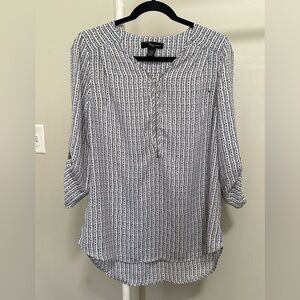 Riley & James White and Black Patterned V-neck Blouse size small